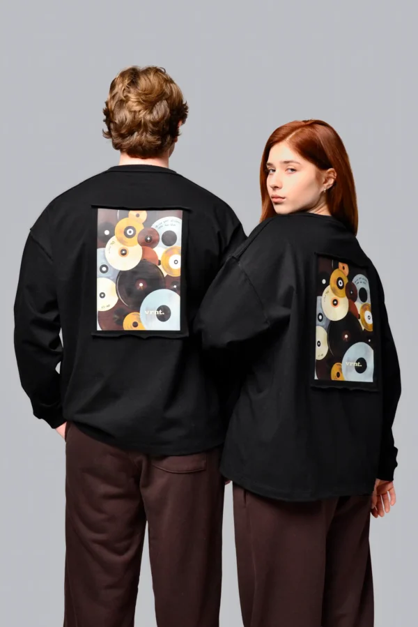 Longsleeve bawełniany oversize variant CORE vinyl – czarny
