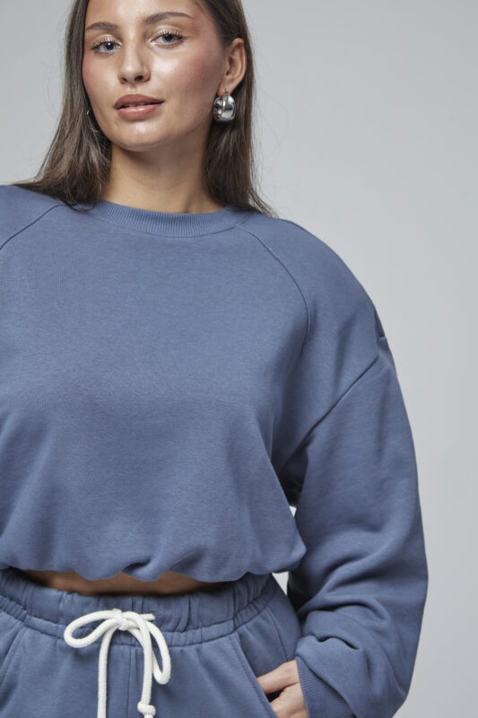 Bluza z poduszkami LUNAR niebieski stalowy na modelce